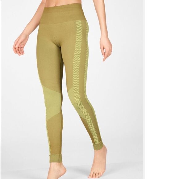 Fabletics Seamless High Waist Check Legging in Green - Picture 4 of 9